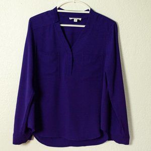 Nine West v-neck long sleeve blouse size medium